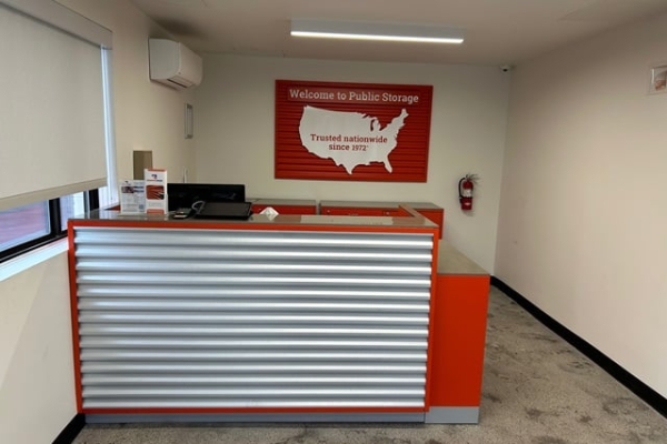 Facility photo: //images.sparefoot.com/medium/2148296877a3770ce30.jpg