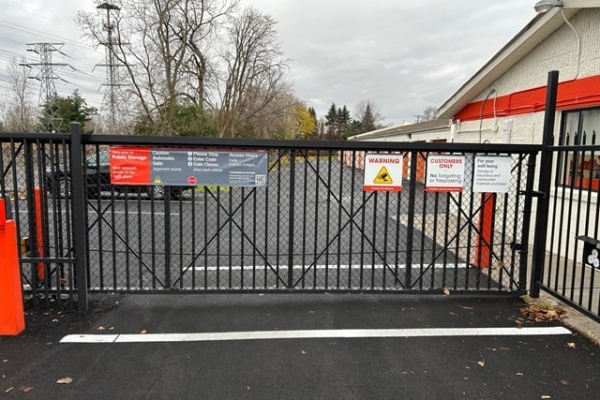 Facility photo: //images.sparefoot.com/medium/21482969e8c8e5b3e86.jpg