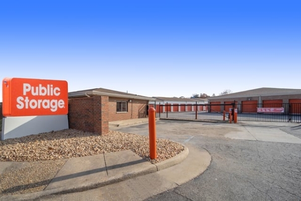 Facility photo: //images.sparefoot.com/medium/2148306877a3b19677c.jpg