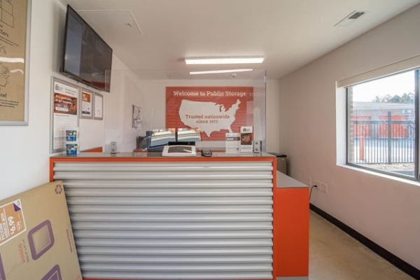 Facility photo: //images.sparefoot.com/medium/2148306877a3b3a6065.jpg