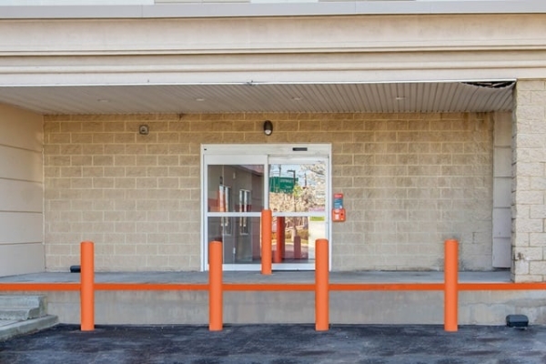 Facility photo: //images.sparefoot.com/medium/214833688e0d12a826b.jpg