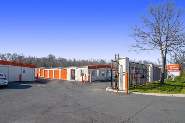 Facility photo: //images.sparefoot.com/medium/2148346884d2231fa4e.jpg