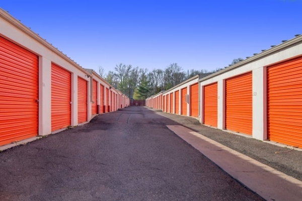 Facility photo: //images.sparefoot.com/medium/2148346884d22419fc6.jpg