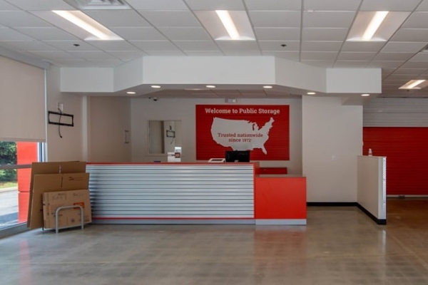 Facility photo: //images.sparefoot.com/medium/2148356892027e04eb7.jpg