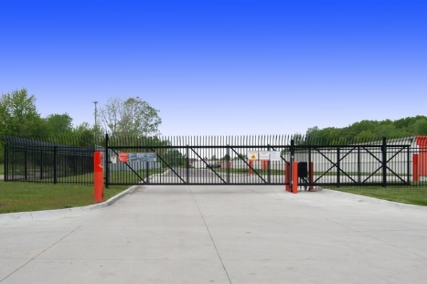 Facility photo: //images.sparefoot.com/medium/2148366973800b0c7d8.jpg