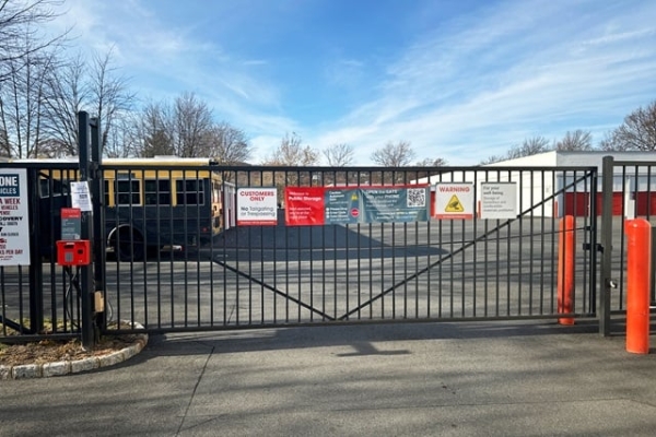 Facility photo: //images.sparefoot.com/medium/214838693437d5375e8.jpg