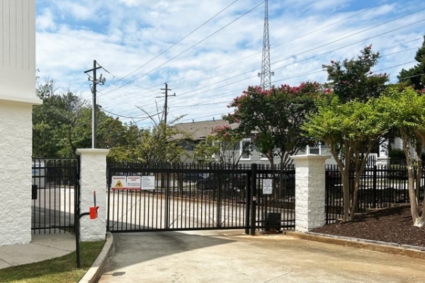 Facility photo: //images.sparefoot.com/medium/214839689c8dc1ed9d3.jpg
