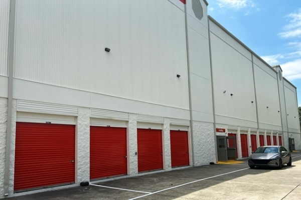 Facility photo: //images.sparefoot.com/medium/214839695a73dfa7e5a.jpg