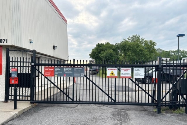 Facility photo: //images.sparefoot.com/medium/214843689201af7f90e.jpg