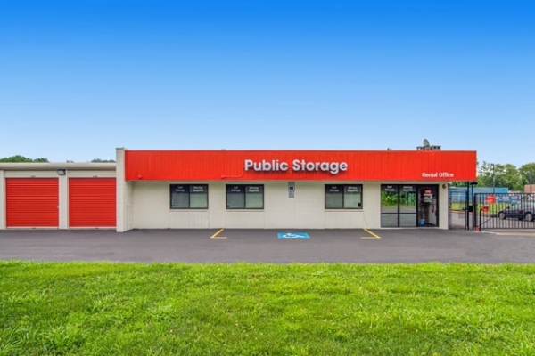Facility photo: //images.sparefoot.com/medium/2148446878f50807082.jpg