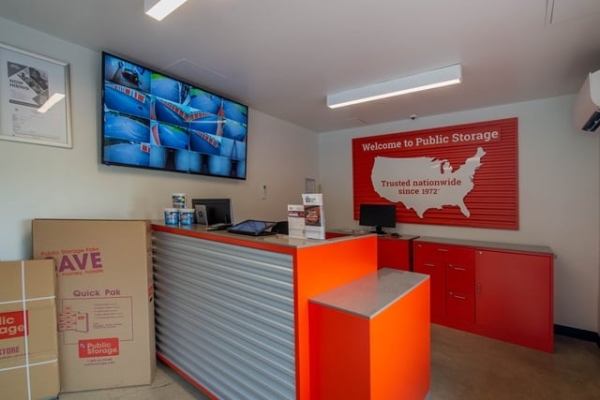 Facility photo: //images.sparefoot.com/medium/214844690b59a1b6fc7.jpg