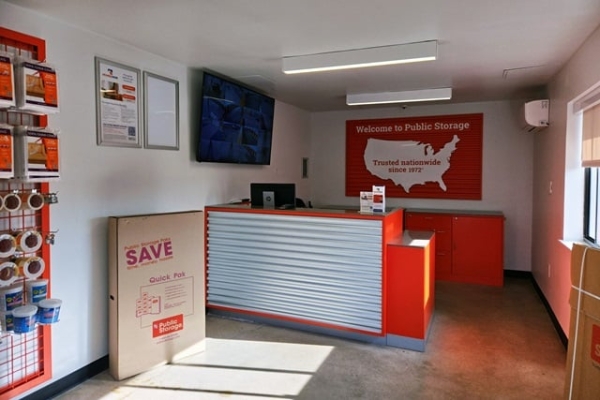 Facility photo: //images.sparefoot.com/medium/214844698b3ac34b817.jpg