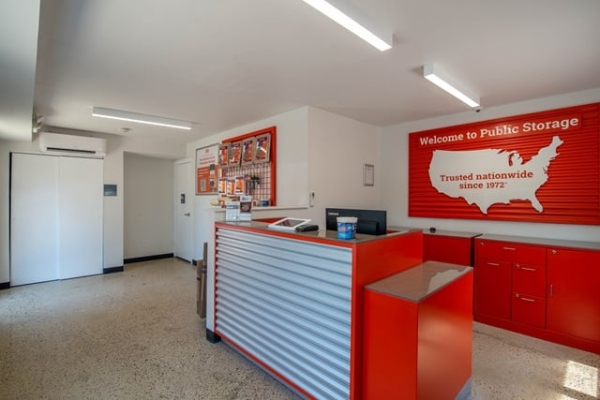 Facility photo: //images.sparefoot.com/medium/2148466910a413579b6.jpg