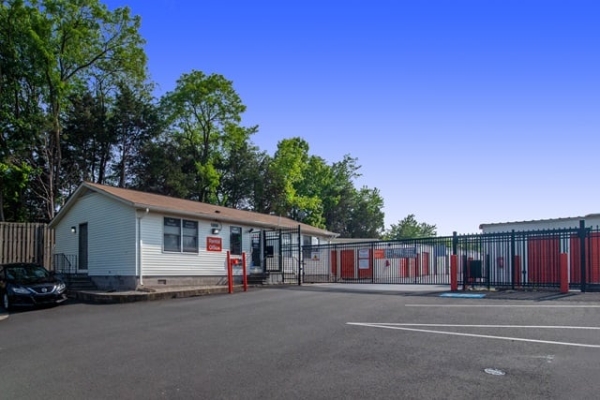 Facility photo: //images.sparefoot.com/medium/2148476925b73d8dd76.jpg