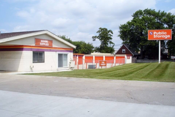 Facility photo: //images.sparefoot.com/medium/2148496878f611c619b.jpg