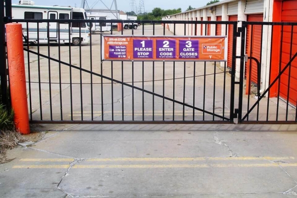 Storage Units at Public Storage - Warren - 24455 Schoenherr Road - 24455 Schoenherr Road