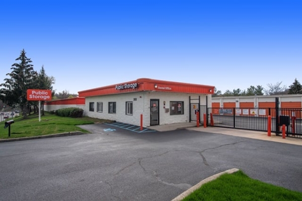Facility photo: //images.sparefoot.com/medium/21485269f5f91c81d64.jpg