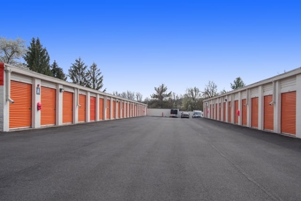 Facility photo: //images.sparefoot.com/medium/21485269f8999a5e9ad.jpg