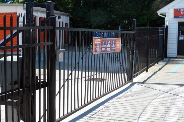 Facility photo: //images.sparefoot.com/medium/2148556878f4fab8b08.jpg