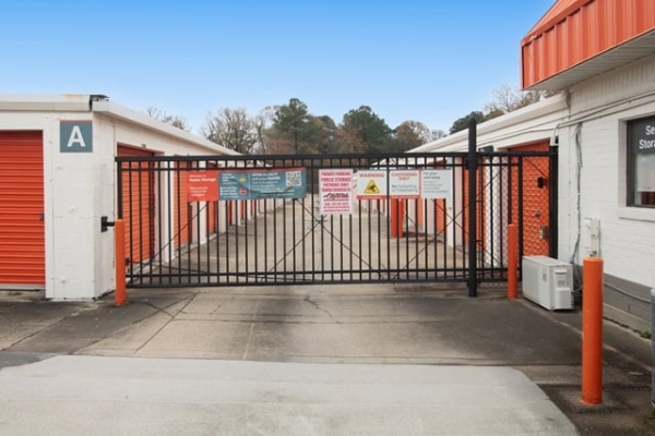 Storage Units at Public Storage - Virginia Beach - 5529 Virginia Beach Blvd - 5529 Virginia Beach Blvd