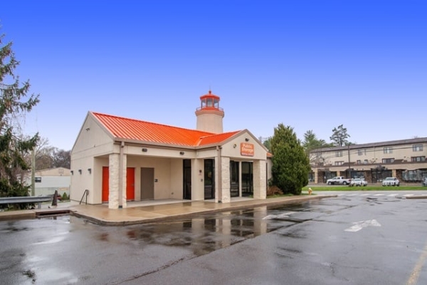Facility photo: //images.sparefoot.com/medium/2148596884d31d12ab1.jpg