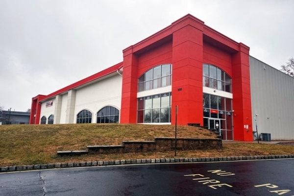 Facility photo: //images.sparefoot.com/medium/214860688f5f1210420.jpg
