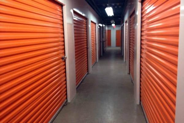 Facility photo: //images.sparefoot.com/medium/21486069f899d72e940.jpg