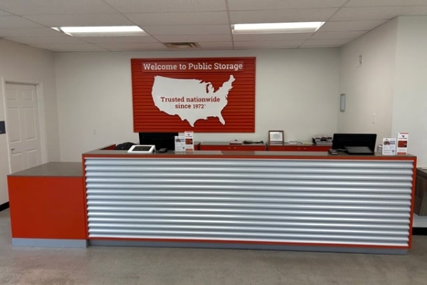 Facility photo: //images.sparefoot.com/medium/214861688cbbe35fe3b.jpg