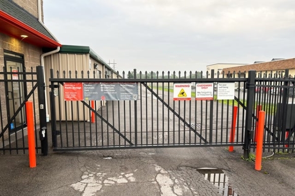 Facility photo: //images.sparefoot.com/medium/214861693d72d245aa8.jpg