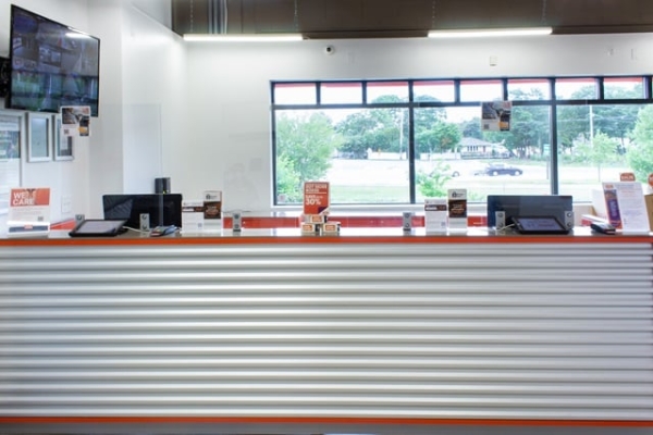 Facility photo: //images.sparefoot.com/medium/21486268f633efbe128.jpg