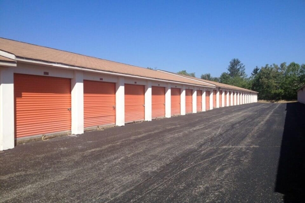 Facility photo: //images.sparefoot.com/medium/214863687f90d6a0855.jpg