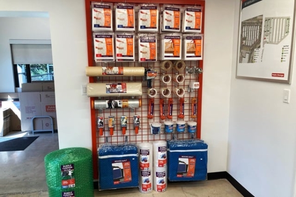 Facility photo: //images.sparefoot.com/medium/214863695d16a0ebe88.jpg