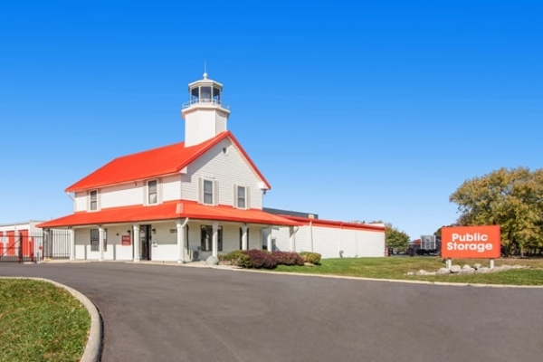 Facility photo: //images.sparefoot.com/medium/2148646890b0d8ceb39.jpg
