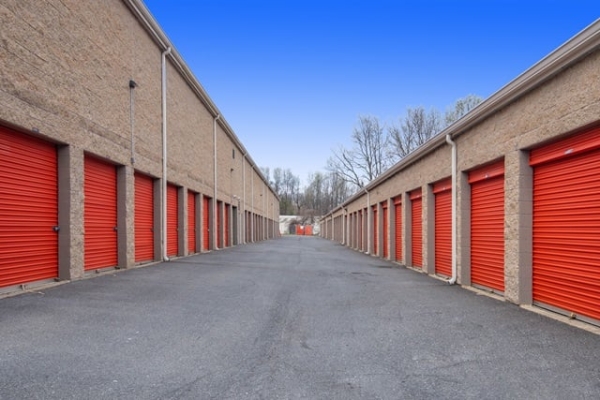 Facility photo: //images.sparefoot.com/medium/2148666989ed0ea9bfa.jpg