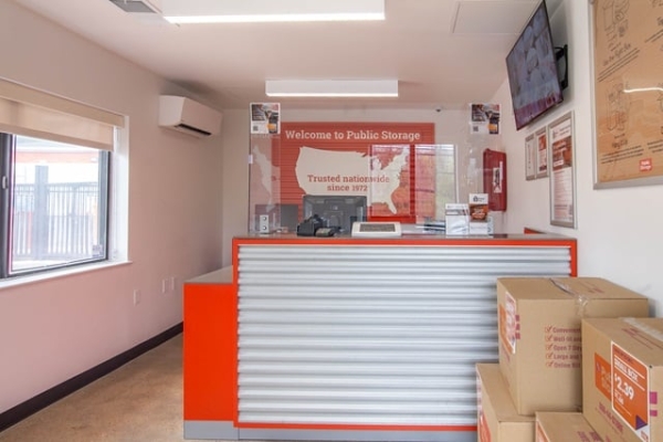 Facility photo: //images.sparefoot.com/medium/214866698b3b673ce46.jpg