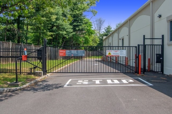 Facility photo: //images.sparefoot.com/medium/2148676877a3b08e1e5.jpg