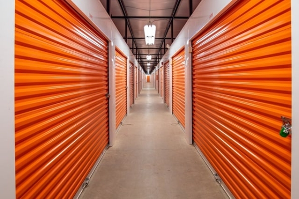 Facility photo: //images.sparefoot.com/medium/214867696b99a62f040.jpg