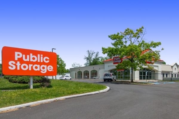 Facility photo: //images.sparefoot.com/medium/2148676a008d74de863.jpg