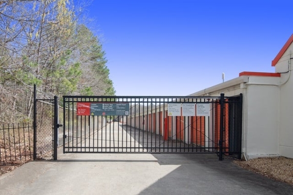 Facility photo: //images.sparefoot.com/medium/2148696a071b40b7f66.jpg