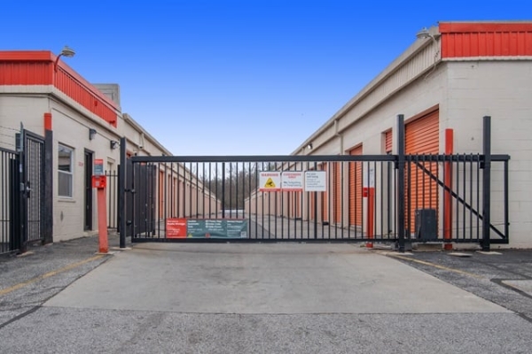 Facility photo: //images.sparefoot.com/medium/2148736877a383c8590.jpg