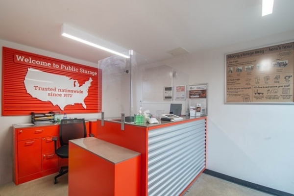 Facility photo: //images.sparefoot.com/medium/214873693437f64eefc.jpg