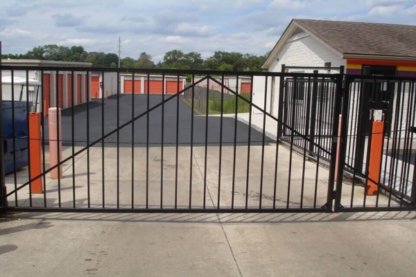 Storage Units at Public Storage - Farmington - 34050 W 9 Mile Road - 34050 W 9 Mile Road