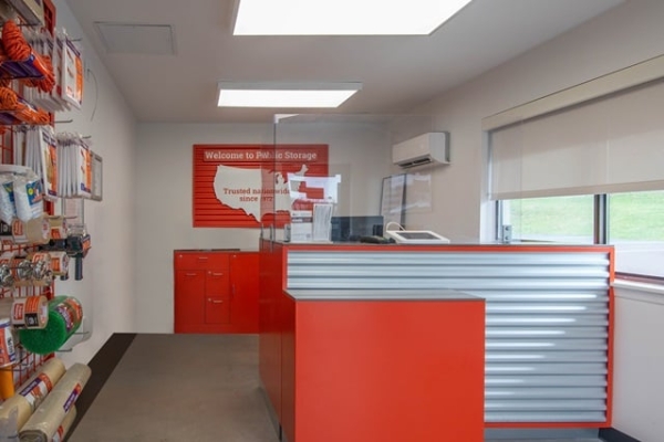 Facility photo: //images.sparefoot.com/medium/21487668822f8162ff9.jpg