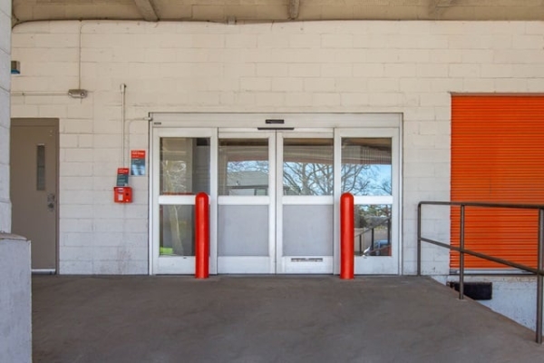 Facility photo: //images.sparefoot.com/medium/214877690cabf1d2787.jpg