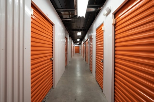 Facility photo: //images.sparefoot.com/medium/214879688380a193df3.jpg