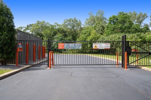 Facility photo: //images.sparefoot.com/medium/2148796884d2b792fcb.jpg