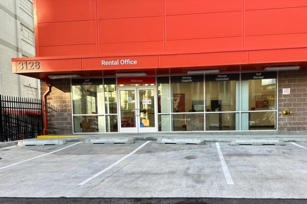 Facility photo: //images.sparefoot.com/medium/2148806877a404c1f9b.jpg