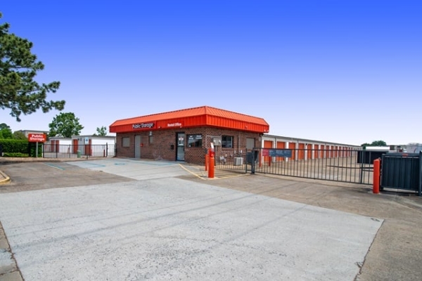 Facility photo: //images.sparefoot.com/medium/214881689f31ce5c888.jpg