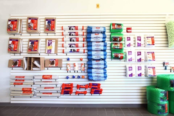 Facility photo: //images.sparefoot.com/medium/2148826893537a8e969.jpg