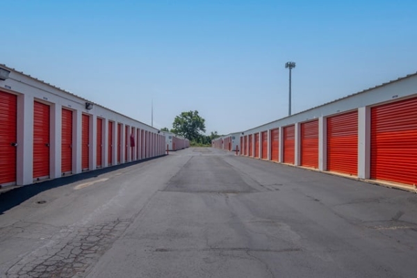 Facility photo: //images.sparefoot.com/medium/2148836a426d0557517.jpg